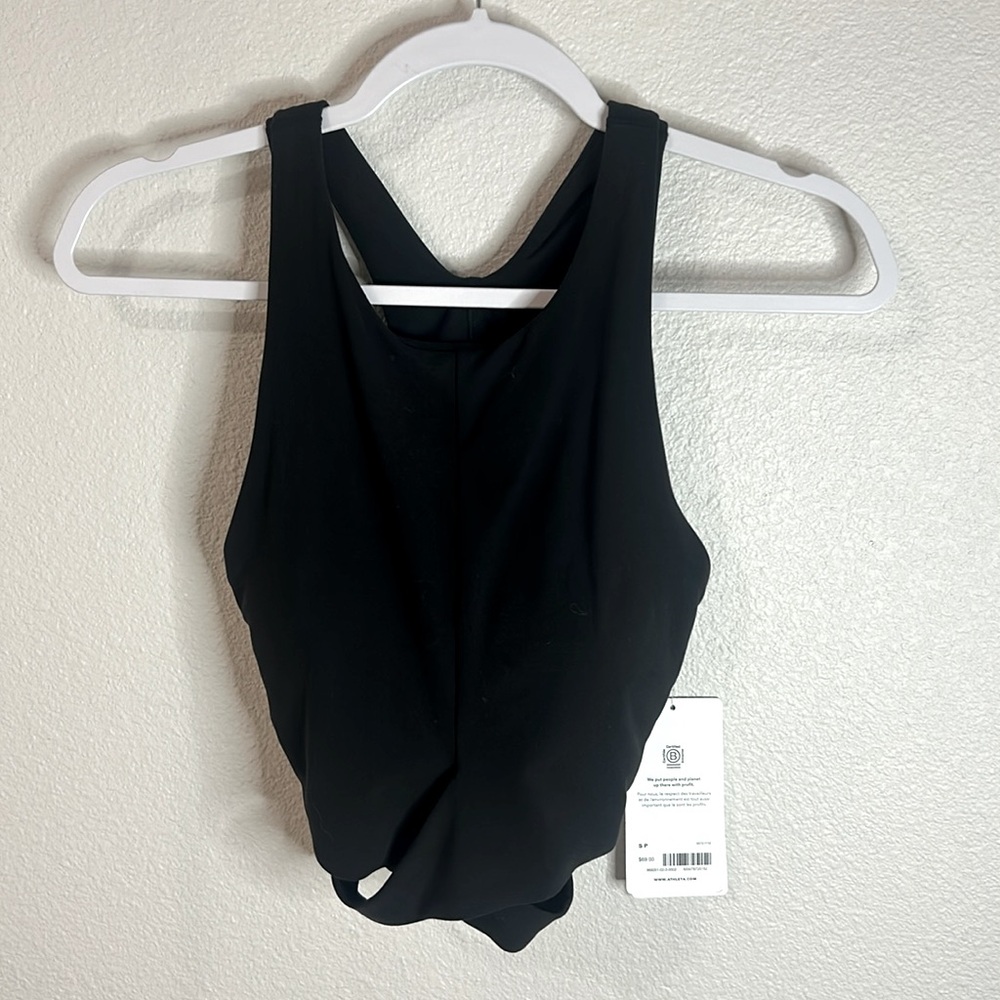 16- NWT Athleta top